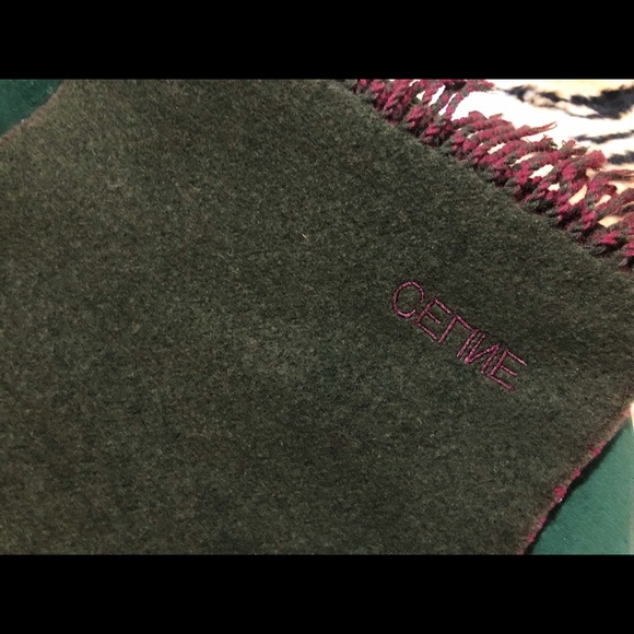 Authentic Celine two-sided Scarf - Picture 4 of 16